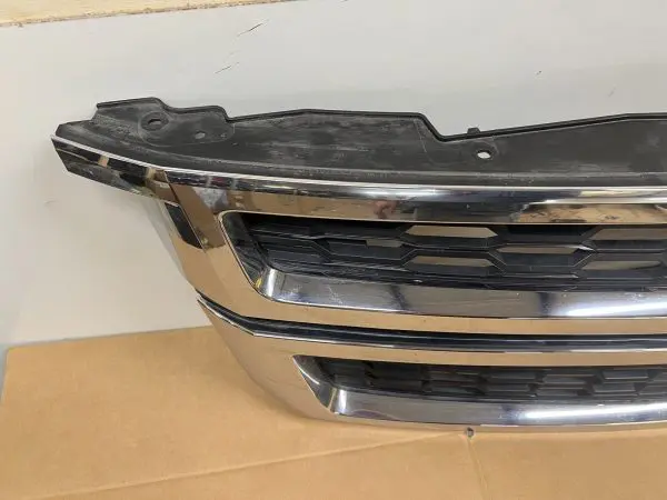 2015 2016 2017 2018 2019 2020 CHEVY TAHOE SUBURBAN OEM GRILLE CHROME 23440914 - Image 2