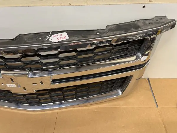 2015 2016 2017 2018 2019 2020 CHEVY TAHOE SUBURBAN OEM GRILLE CHROME 23440914 - Image 3