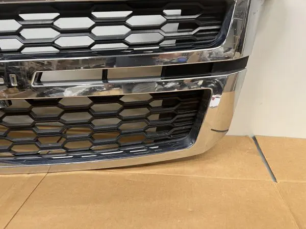 2015 2016 2017 2018 2019 2020 CHEVY TAHOE SUBURBAN OEM GRILLE CHROME 23440914 - Image 5