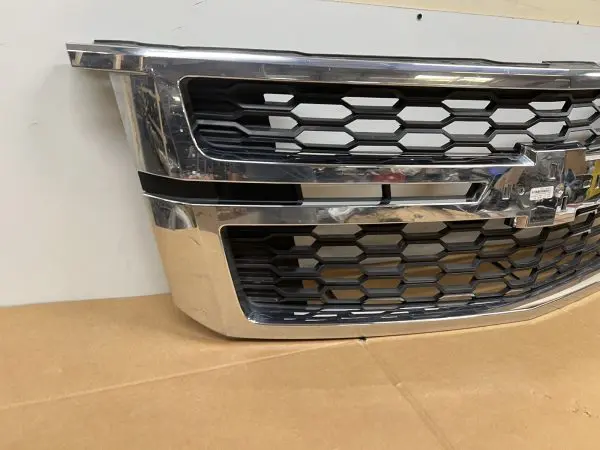 2015 2016 2017 2018 2019 2020 CHEVY TAHOE SUBURBAN OEM GRILLE CHROME 23440914 - Image 7
