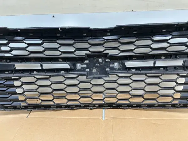 2015 2016 2017 2018 2019 2020 CHEVY TAHOE SUBURBAN OEM GRILLE CHROME 23440914 - Image 9