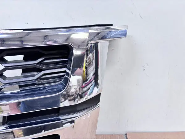 2015 2016 2017 2018 2019 2020 CHEVY TAHOE SUBURBAN OEM GRILLE CHROME 23440914 - Image 3