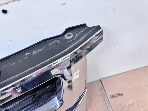 2015 2016 2017 2018 2019 2020 CHEVY TAHOE SUBURBAN OEM GRILLE CHROME 23440914 - Image 4
