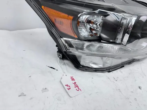 2011 2012 2013 2014 2015 2016 2017 LEXUS Ct Ct200 HALOGEN RIGHT OEM HEADLIGHT - Image 10