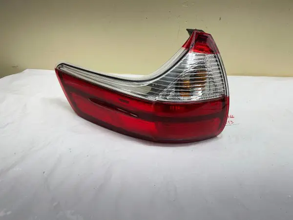 2011 2012 2013 2014 TOYOTA SIENNA REAR LEFT OUTER OEM TAIL LIGHT - Image 2