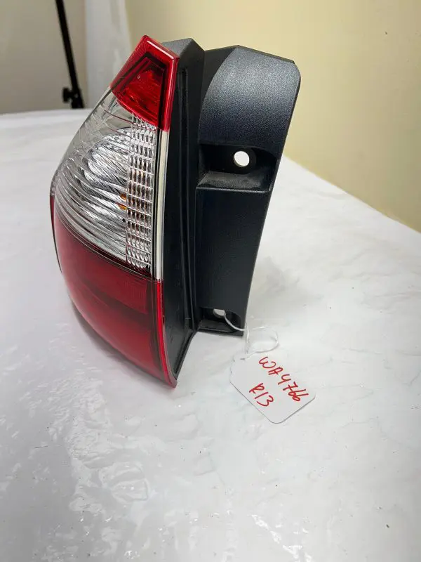 2011 2012 2013 2014 TOYOTA SIENNA REAR LEFT OUTER OEM TAIL LIGHT - Image 4