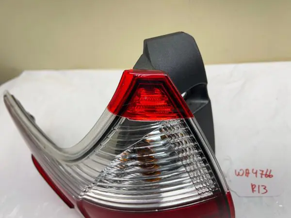 2011 2012 2013 2014 TOYOTA SIENNA REAR LEFT OUTER OEM TAIL LIGHT - Image 5