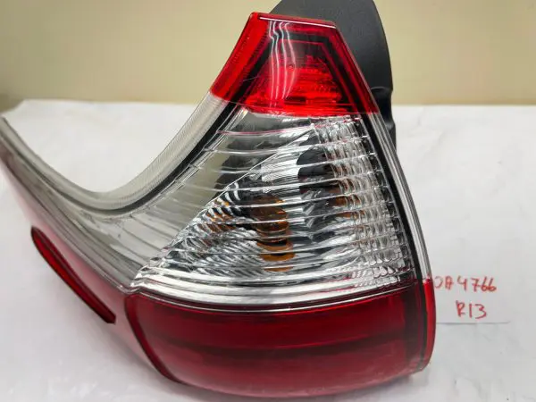2011 2012 2013 2014 TOYOTA SIENNA REAR LEFT OUTER OEM TAIL LIGHT - Image 6