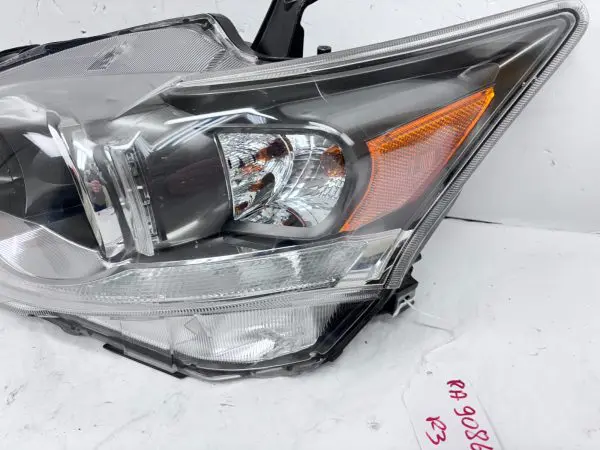 2011 2012 2013 2014 2015 2016 2017 LEXUS Ct Ct200 HALOGEN LEFT OEM HEADLIGHT - Image 4