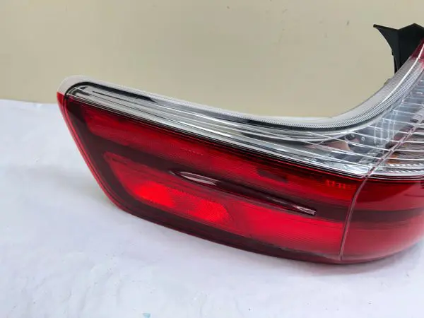 2011 2012 2013 2014 TOYOTA SIENNA REAR LEFT OUTER OEM TAIL LIGHT - Image 10