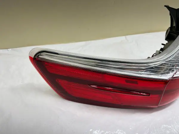 2011 2012 2013 2014 TOYOTA SIENNA REAR LEFT OUTER OEM TAIL LIGHT - Image 11