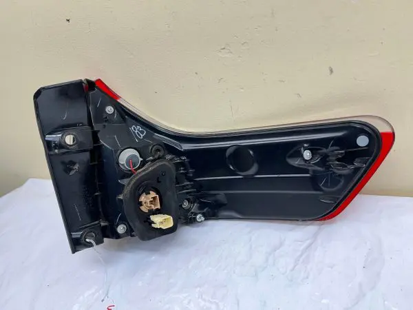 2011 2012 2013 2014 TOYOTA SIENNA REAR LEFT OUTER OEM TAIL LIGHT - Image 13