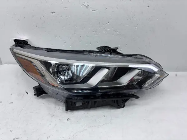 260106LB0A  2020 2021 2022 2023 NISSAN SENTRA HALOGEN FRONT RIGHT OEM HEADLIGHT