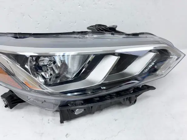 260106LB0A  2020 2021 2022 2023 NISSAN SENTRA HALOGEN FRONT RIGHT OEM HEADLIGHT - Image 6