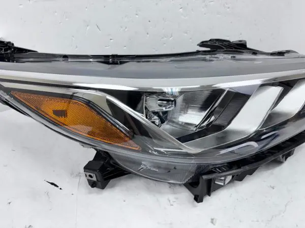 260106LB0A  2020 2021 2022 2023 NISSAN SENTRA HALOGEN FRONT RIGHT OEM HEADLIGHT - Image 8
