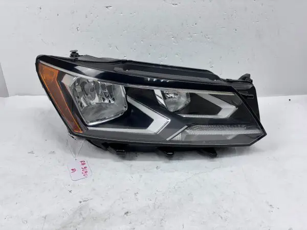 561941006E  2016 2017 2018 2019 VW PASSAT HALOGEN FRONT RIGHT OEM HEADLIGHT
