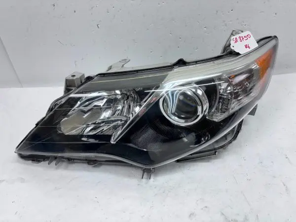 2012 2013 2014 TOYOTA CAMRY BLACK BEZEL HALOGEN FRONT LEFT OEM HEADLIGHT - Image 2
