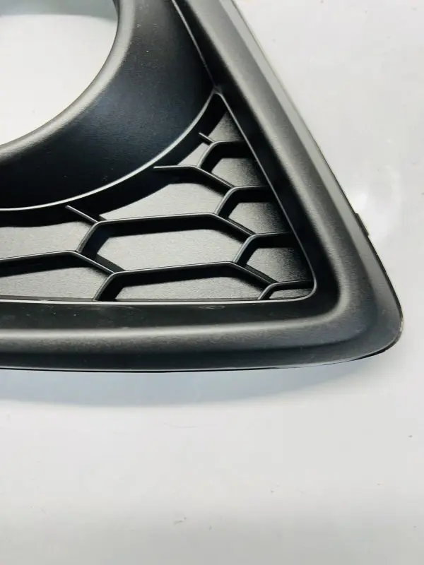 2013 2014 2015 MAZDA CX5 FRONT RIGHT OEM FOG LIGHT BEZEL TRIM ONLY kd5350c11 - Image 3