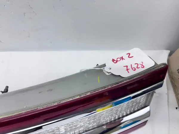 OEM 2017 2018 2019 2020 lincoln continental rear center tail light gd9b13b433by - Image 4