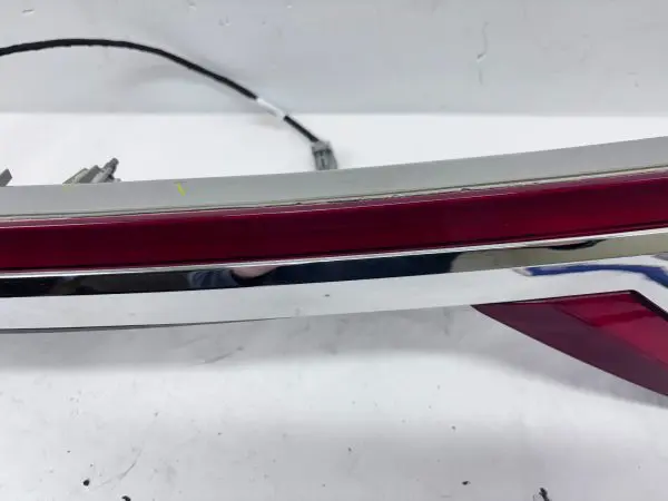 OEM 2017 2018 2019 2020 lincoln continental rear center tail light gd9b13b433by - Image 6