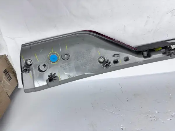 OEM 2017 2018 2019 2020 lincoln continental rear center tail light gd9b13b433by - Image 15