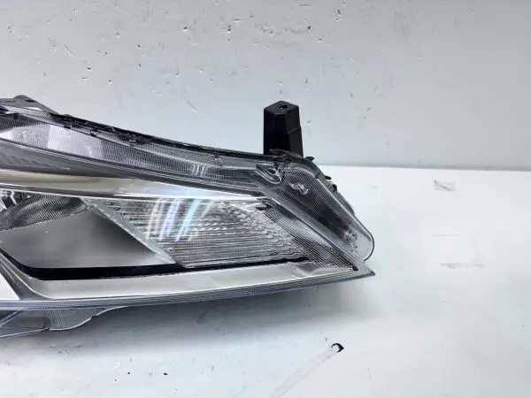 260105R00A  2021 2022 2023 NISSAN KICKS HALOGEN FRONT RIGHT OEM HEADLIGHT - Image 2