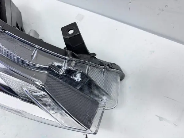 260105R00A  2021 2022 2023 NISSAN KICKS HALOGEN FRONT RIGHT OEM HEADLIGHT - Image 6