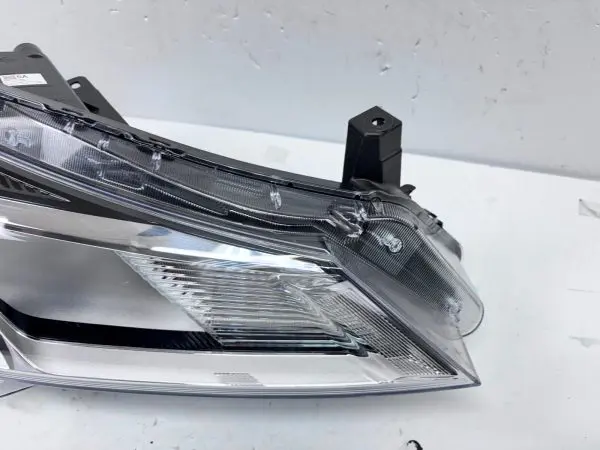 260105R00A  2021 2022 2023 NISSAN KICKS HALOGEN FRONT RIGHT OEM HEADLIGHT - Image 7
