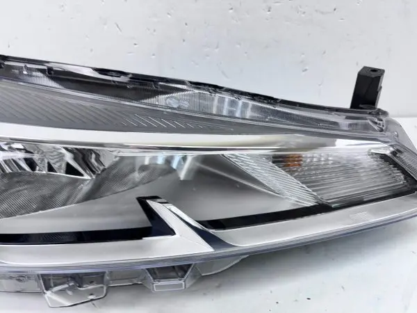 260105R00A  2021 2022 2023 NISSAN KICKS HALOGEN FRONT RIGHT OEM HEADLIGHT - Image 9
