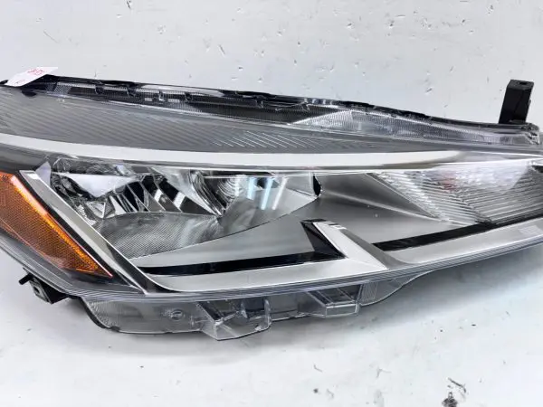 260105R00A  2021 2022 2023 NISSAN KICKS HALOGEN FRONT RIGHT OEM HEADLIGHT - Image 10