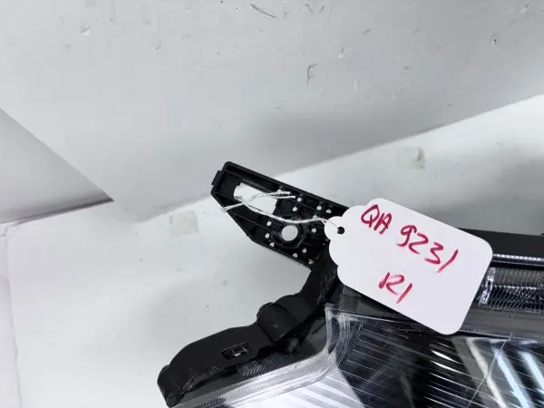 260105R00A  2021 2022 2023 NISSAN KICKS HALOGEN FRONT RIGHT OEM HEADLIGHT - Image 14
