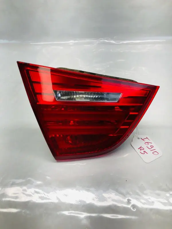 2009 2010 2011 BMW 3 SERIES 328 325 335 REAR INNER LEFT DRIVER OEM TAIL LIGHT - Image 2