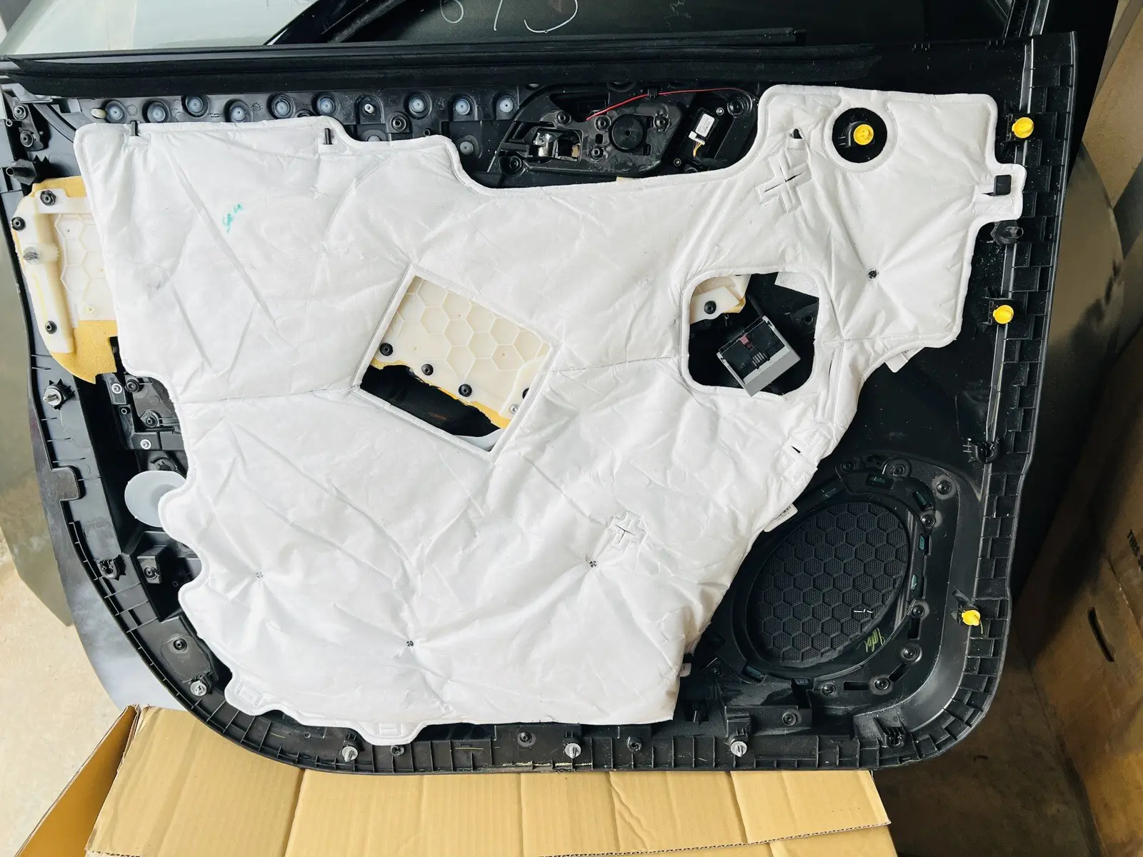 15 2016 2017 2018 2019 2020 TAHOE SUBURBAN YUKON FRONT RIGHT INTERIOR DOOR PANEL - Image 13