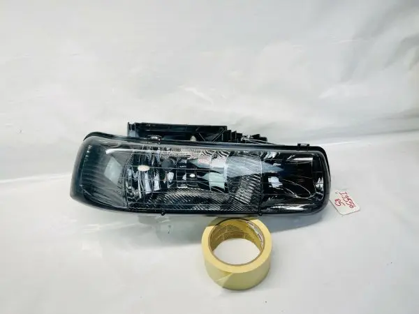 2000 2001 2002 2003 2004 2005 2006 CHEVY SILVERADO SUBURBAN RIGHT HEADLIGHT