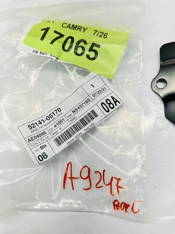 5214106170 2018 2019 2020 2021 2022 TOYOTA CAMRY SUPPORT RIGHT UPPER BRACKET OEM - Image 7