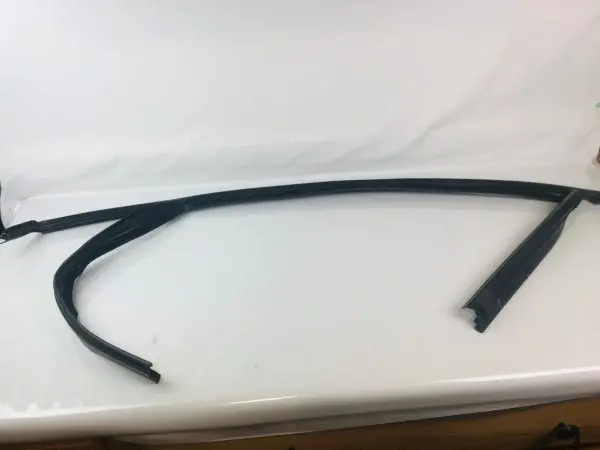 HS7Z5421597B 2017 2018 2019 2020 FORD FUSION FRONT LEFT UPPER WINDOW CHANNEL RUN