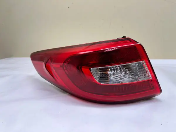 2015 2016 2017 HYUNDAI SONATA REAR LEFT OEM TAIL LIGHT 92401-C2000
