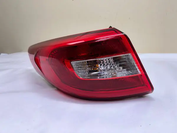 2015 2016 2017 HYUNDAI SONATA REAR LEFT OEM TAIL LIGHT 92401-C2000 - Image 2