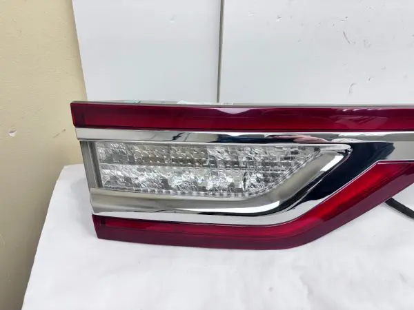 2017-2019 2020 LINCOLN CONTINENTAL LED REAR OEM CENTER TAIL LIGHT GD9B13B433AU - Image 2