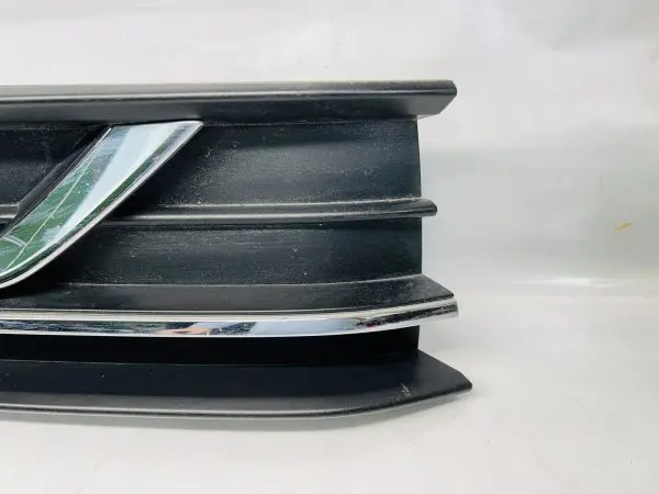 2012 2013 2014 2015 VW PASSAT FRONT RIGHT OEM FOG LIGHT BEZEL TRIM COVER BUMPER - Image 2