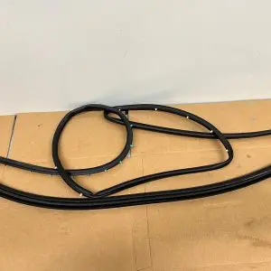 2020-2023 SILVERADO 2500 3500 SIERRA FRONT LEFT DOOR OEM WEATHERSTRIP 84741733