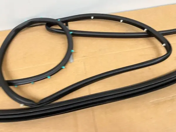 2020-2023 SILVERADO 2500 3500 SIERRA FRONT LEFT DOOR OEM WEATHERSTRIP 84741733 - Image 5