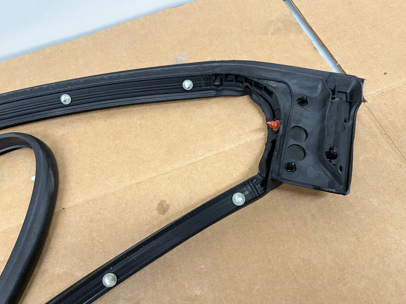 2020-2023 SILVERADO 2500 3500 SIERRA FRONT LEFT DOOR OEM WEATHERSTRIP 84741733 - Image 9
