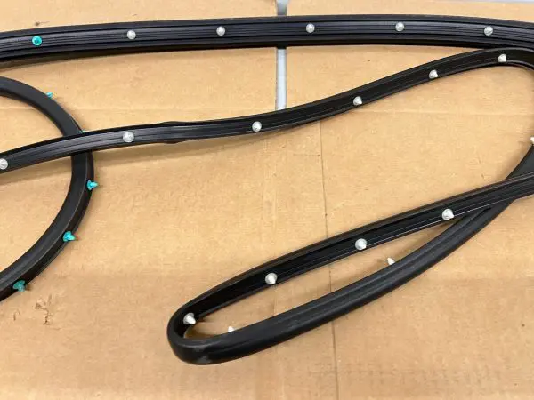 2020-2023 SILVERADO 2500 3500 SIERRA FRONT LEFT DOOR OEM WEATHERSTRIP 84741733 - Image 11