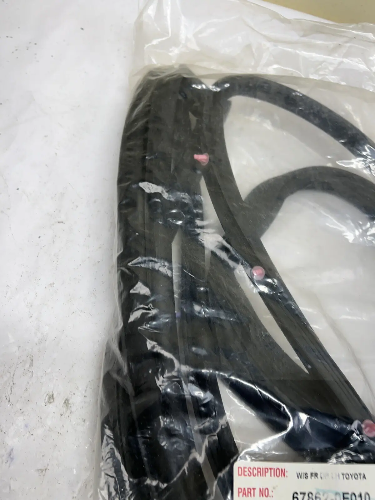 2004 2005 2006 2007 2008 2009 LEXUS RX350 RX330 FRONT LEFT DOOR OEM WEATHERSTRIP - Image 6