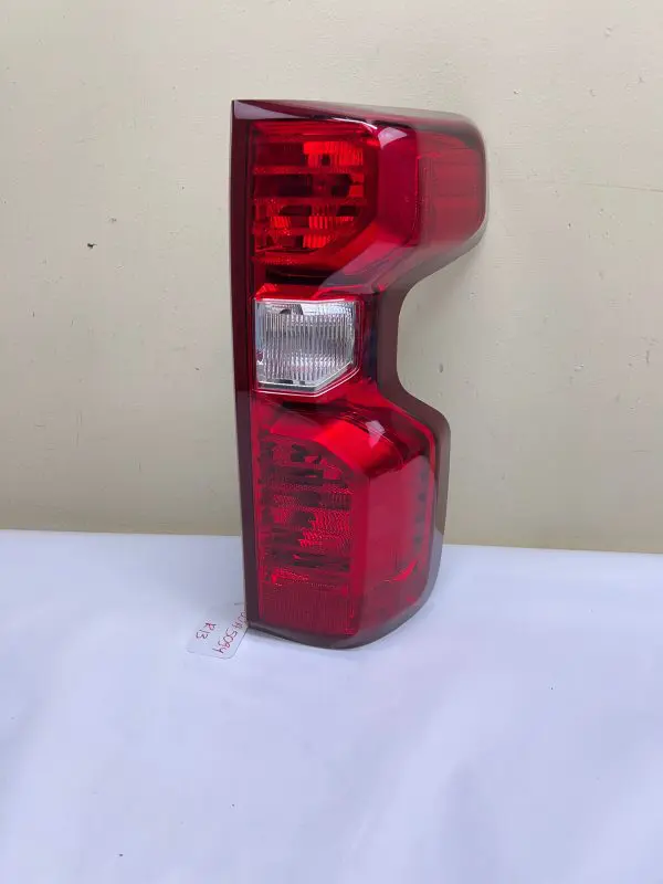 2019 2020 2021 2022 2023 CHEVY SILVERADO HALOGEN REAR RIGHT OEM TAIL LIGHT - Image 2