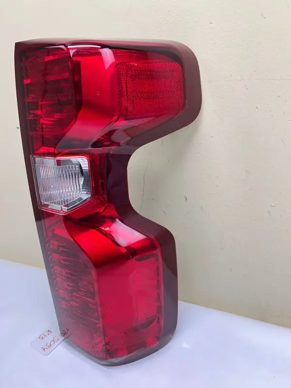 2019 2020 2021 2022 2023 CHEVY SILVERADO HALOGEN REAR RIGHT OEM TAIL LIGHT - Image 3