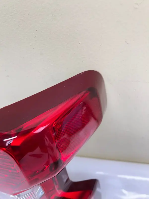 2019 2020 2021 2022 2023 CHEVY SILVERADO HALOGEN REAR RIGHT OEM TAIL LIGHT - Image 7