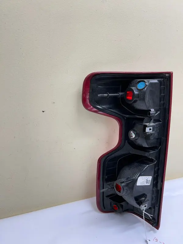 2019 2020 2021 2022 2023 CHEVY SILVERADO HALOGEN REAR RIGHT OEM TAIL LIGHT - Image 14