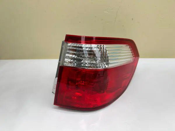2005 2006 2007 HONDA ODYSSEY HALOGEN REAR RIGHT OEM TAIL LIGHT - Image 2